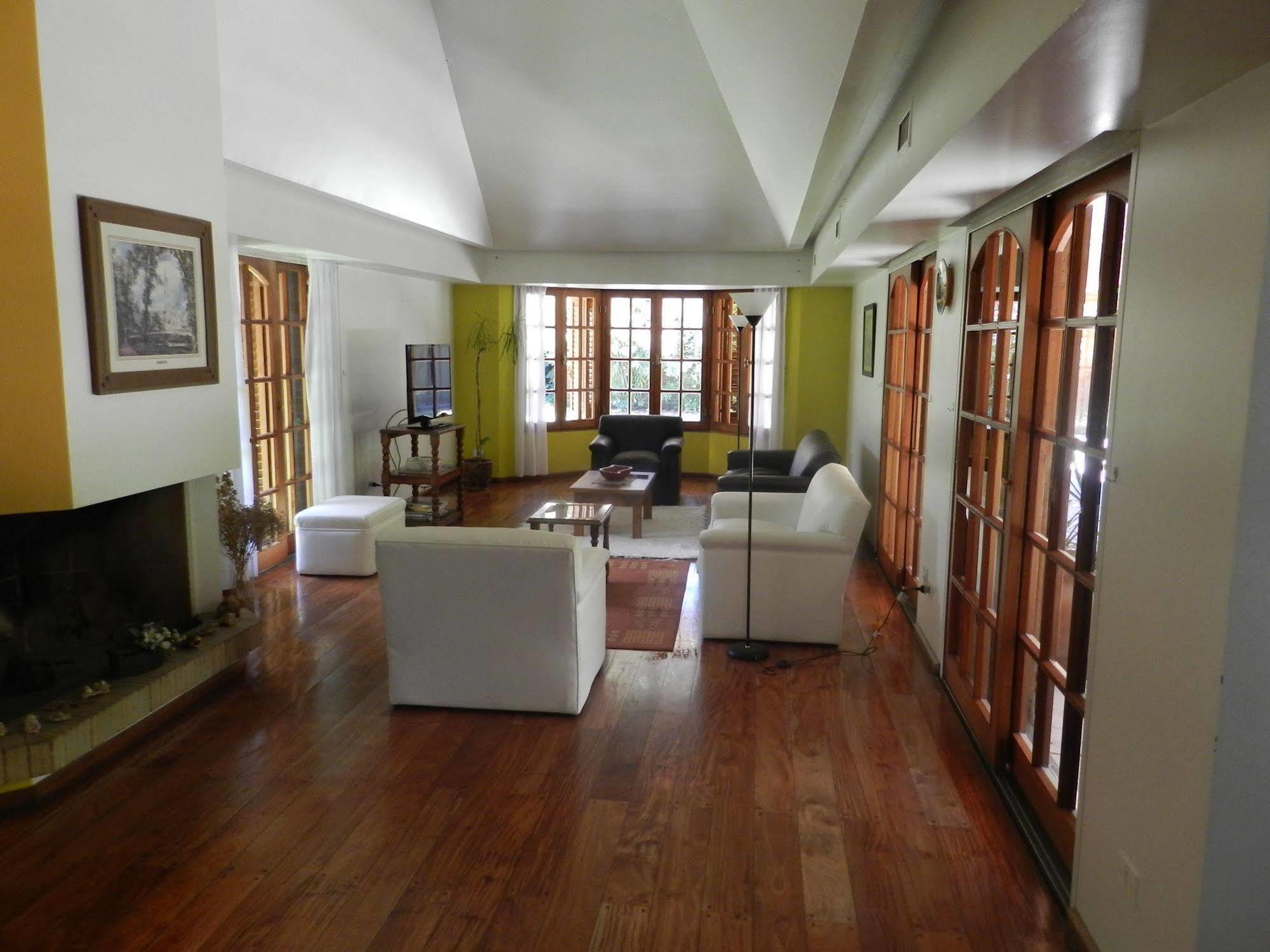 فندق Neuquénفي  La Casona Del Rio المظهر الخارجي الصورة