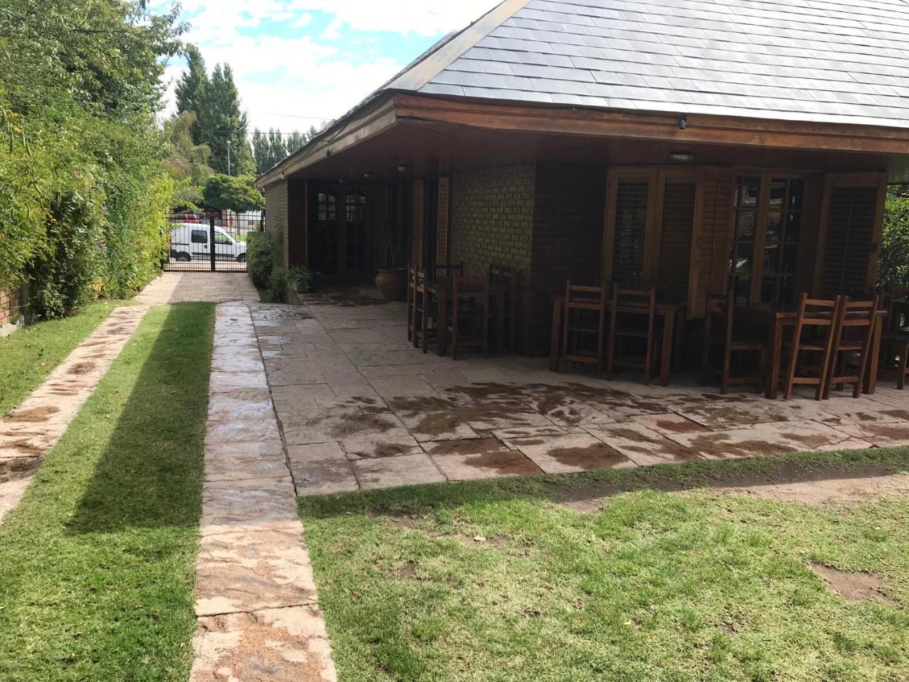 فندق Neuquénفي  La Casona Del Rio المظهر الخارجي الصورة